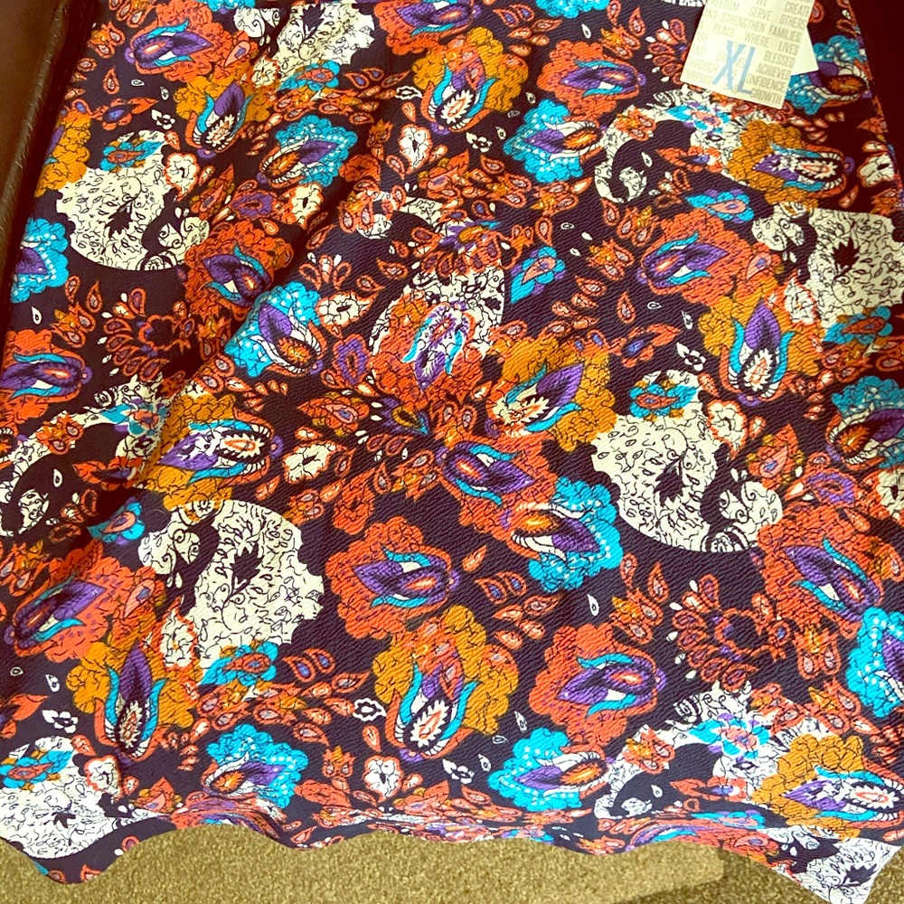 Beautiful LulaRoe Cassie Pencil Skirt